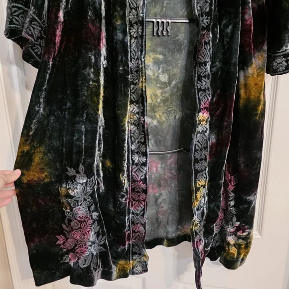 Kyla-Seo Embroidered Velvet Duster- Small - Picture 5 of 15